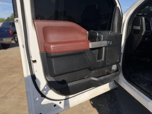 Used 2018 Ford F250 Platinum w/ Platinum Ultimate Package AWD/4WD image 9