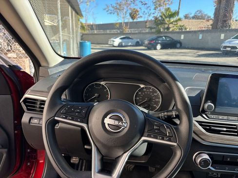 Used 2025 Nissan Altima 2.5 SV image 34