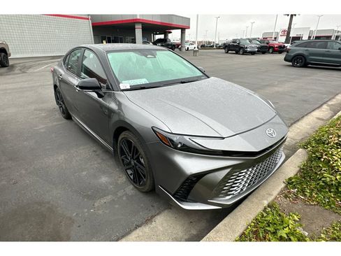 Used 2025 Toyota Camry XSE FWD image 2