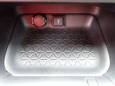 Used 2020 Toyota RAV4 LE w/ Carpet Mat Package AWD/4WD image 26