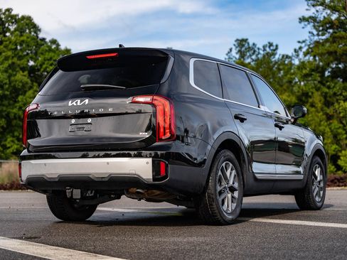 Used 2023 Kia Telluride LX AWD/4WD image 6