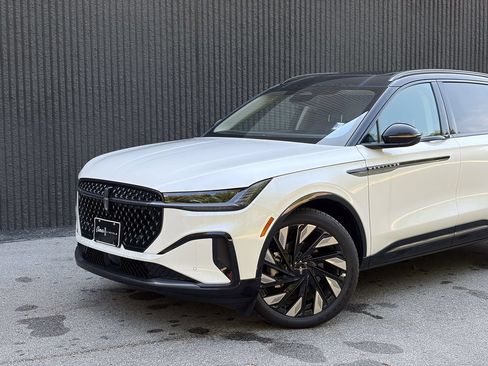 New 2026 Lincoln Nautilus Reserve AWD/4WD image 2
