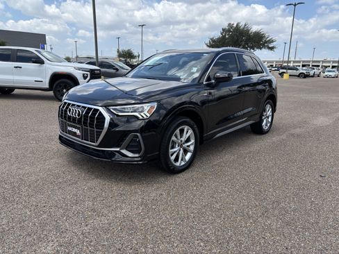 Used 2022 Audi Q3 2.0T Premium Plus w/ Premium Plus Package AWD/4WD image 2
