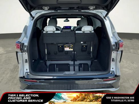Used 2025 Toyota Sienna XSE w/ XSE Plus Package FWD image 25