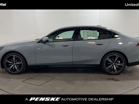 Used 2025 BMW 530i w/ M Sport Package image 5