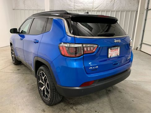 Used 2025 Jeep Compass Limited AWD/4WD image 5