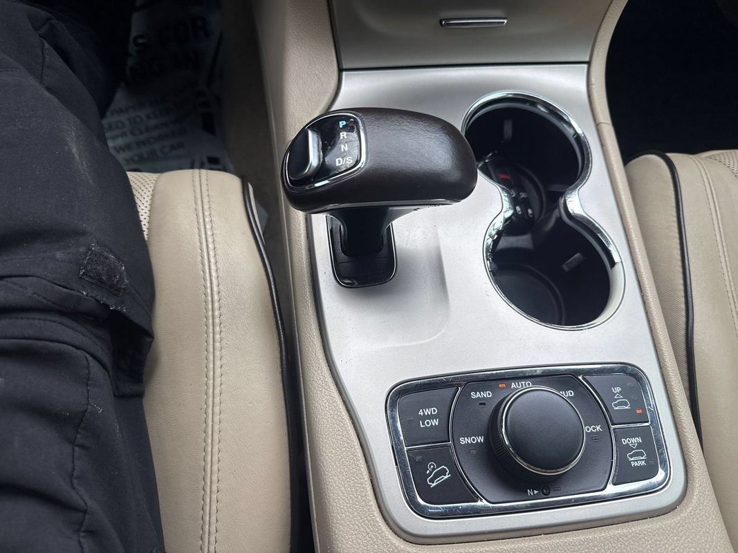 Used 2015 Jeep Grand Cherokee Overland w/ Advanced Technology Group AWD/4WD image 23