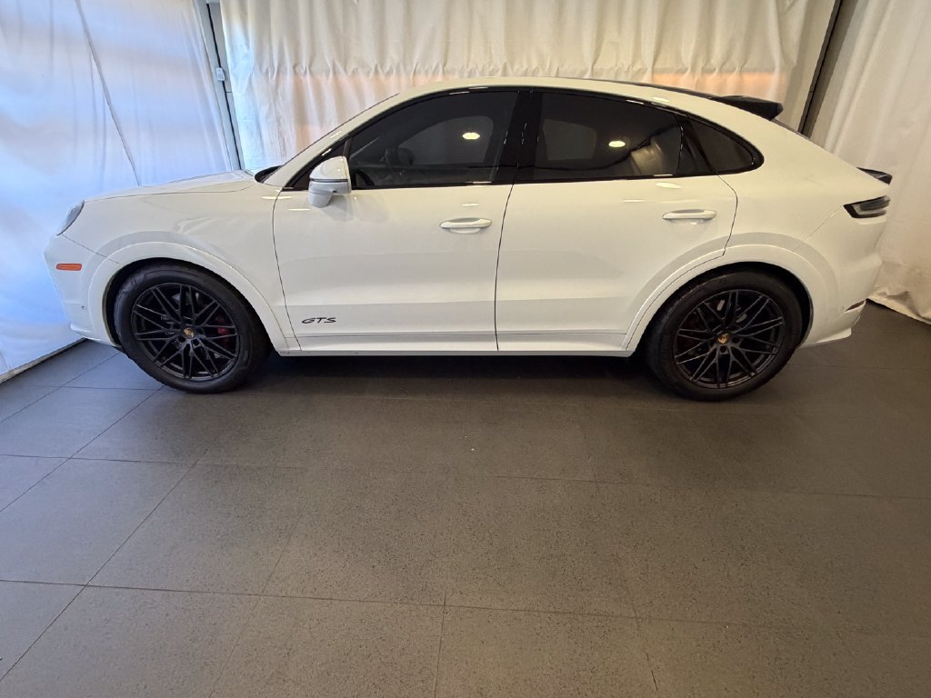 Used 2025 Porsche Cayenne GTS AWD/4WD image 2