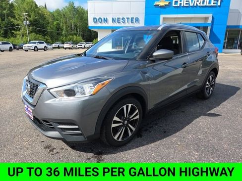Used 2019 Nissan Kicks SV FWD image 4