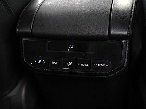 Used 2023 Toyota Highlander XLE image 16