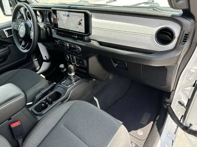 Used 2025 Jeep Wrangler Unlimited Sport AWD/4WD image 26