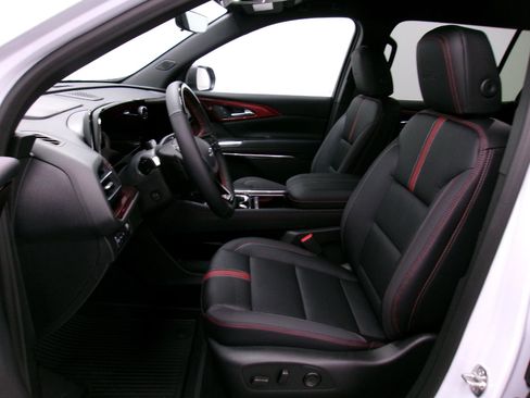New 2026 Chevrolet Traverse RS w/ LPO, Floor Liner Package image 9