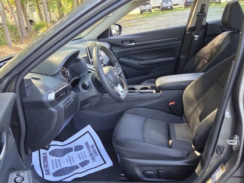 Used 2024 Nissan Altima 2.5 SV FWD image 6