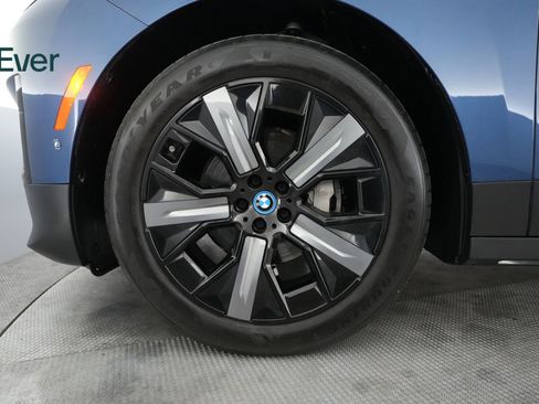 Used 2022 BMW iX xDrive50 w/ Premium Package AWD/4WD image 19