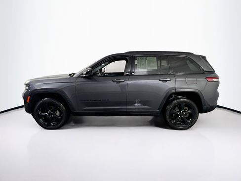 Used 2023 Jeep Grand Cherokee Altitude image 8