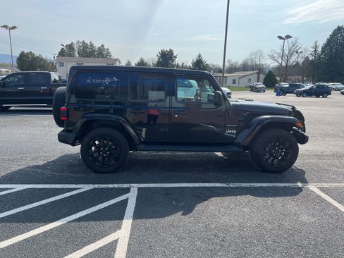 Used 2022 Jeep Wrangler Unlimited Sahara w/ Cold Weather Group image 6