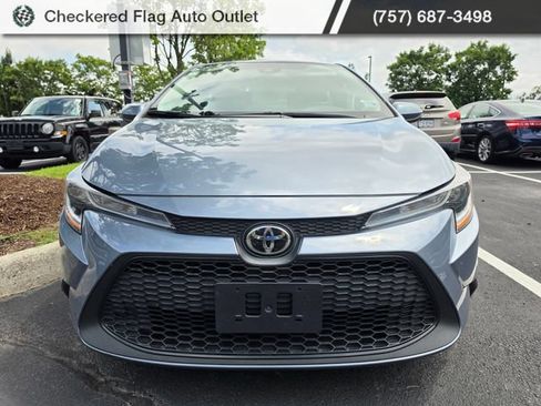 Used 2020 Toyota Corolla LE FWD image 2