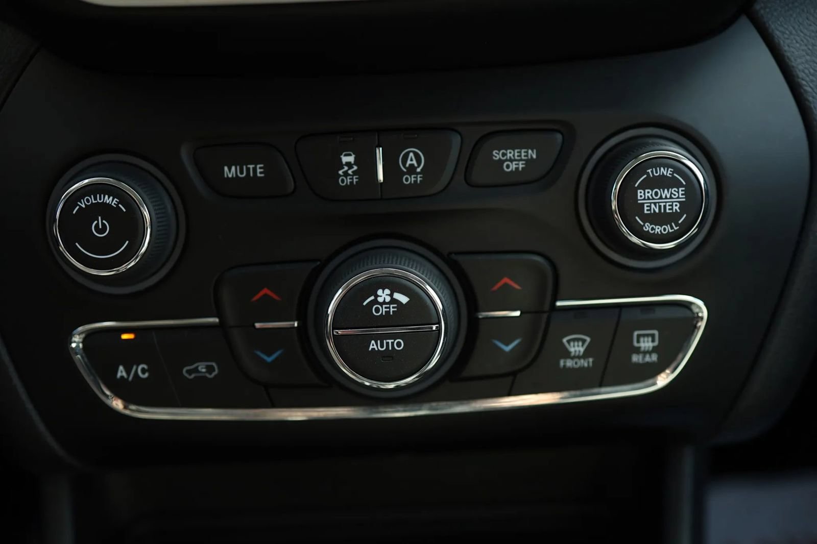 Used 2020 Jeep Cherokee Limited AWD/4WD image 21