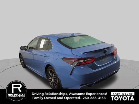 Used 2023 Toyota Camry SE w/ Cold Weather Package FWD image 9