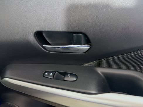 Used 2018 Nissan Kicks SV image 31