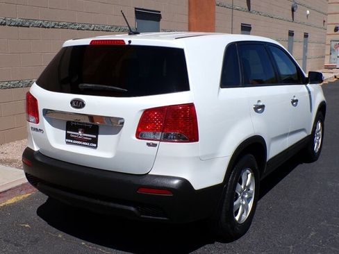 Used 2012 Kia Sorento LX w/ Third Row Pkg image 7