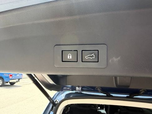 Used 2022 Subaru Ascent Touring AWD/4WD image 8
