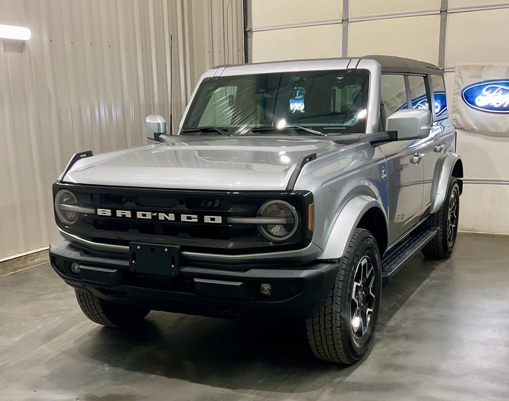 Used 2024 Ford Bronco Outer Banks AWD/4WD image 3