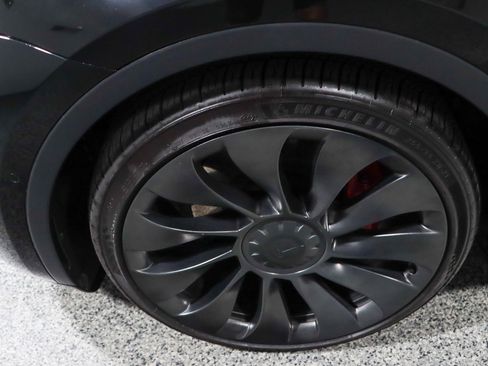 Used 2022 Tesla Model Y Performance image 11