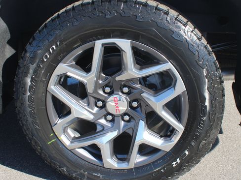 New 2026 GMC Sierra 1500 SLT image 24