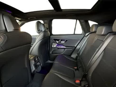 Used 2025 Mercedes-Benz GLC 300 4MATIC image 5