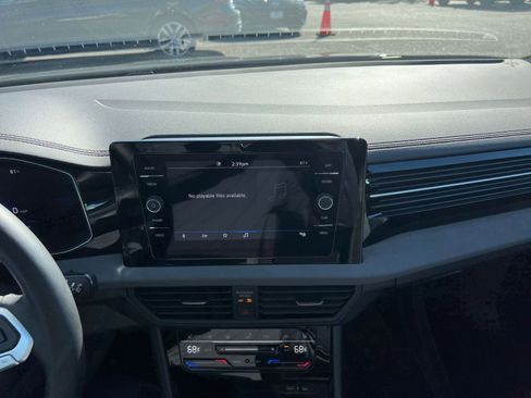 Used 2025 Volkswagen Jetta SE image 18