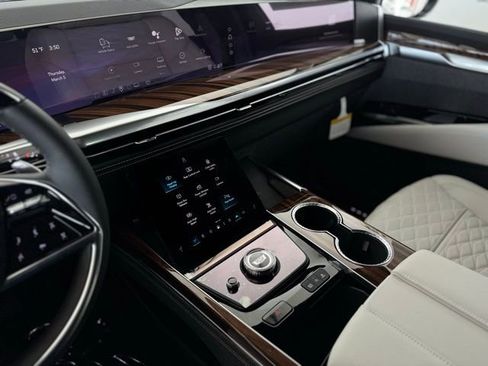 New 2026 Cadillac Escalade Platinum Luxury w/ LPO, Floor Liner Package AWD/4WD image 25