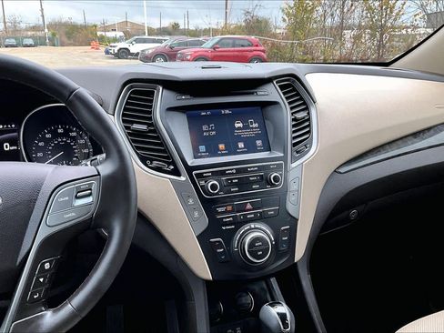 Used 2017 Hyundai Santa Fe Sport image 6