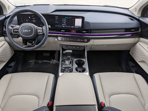 Used 2025 Kia Carnival SX Prestige image 11