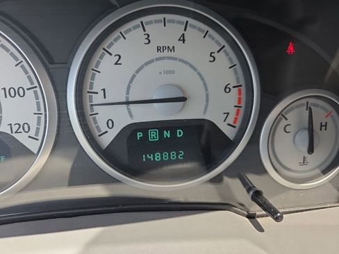 Used 2010 Chrysler Town & Country Touring w/ Entertainment Group #2 FWD image 14