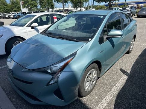 Used 2018 Toyota Prius One FWD image 2
