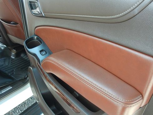 Used 2017 Chevrolet Suburban Premier RWD image 39