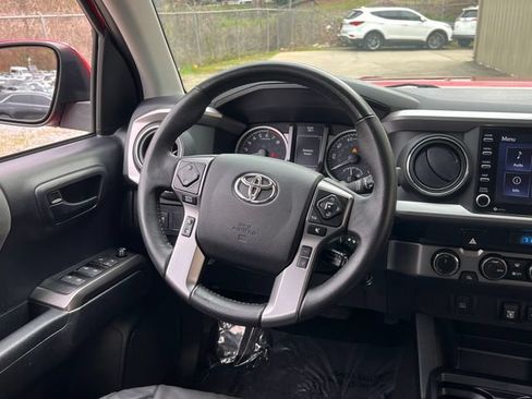 Used 2021 Toyota Tacoma SR5 AWD/4WD image 17