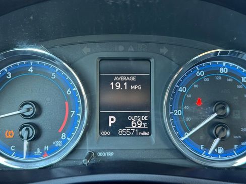 Used 2017 Toyota Corolla LE image 24