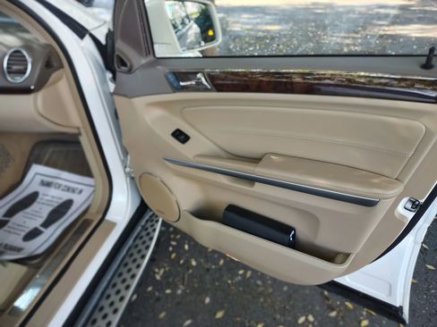 Used 2012 Mercedes-Benz GL 550 4MATIC image 28