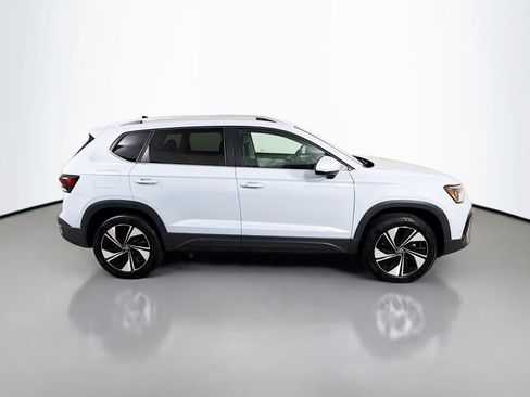 Used 2025 Volkswagen Taos SE w/ Panoramic Sunroof Package AWD/4WD image 8