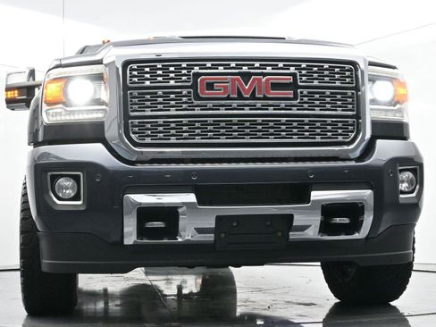Used 2018 GMC Sierra 2500 Denali w/ Duramax Plus Package image 44