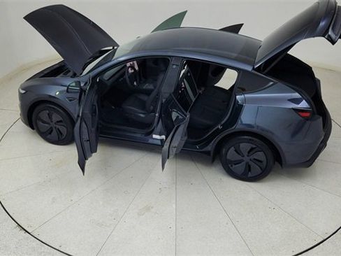 Used 2026 Tesla Model Y Long Range image 85