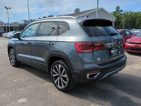 Used 2024 Volkswagen Taos SE FWD image 7