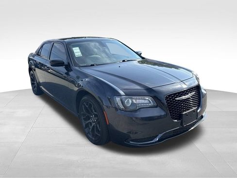 Used 2019 Chrysler 300 Touring w/ Sport Appearance Package RWD image 13