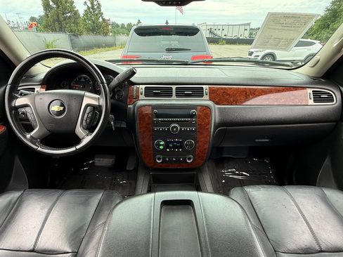 Used 2011 Chevrolet Suburban LT w/ Luxury Package AWD/4WD image 3