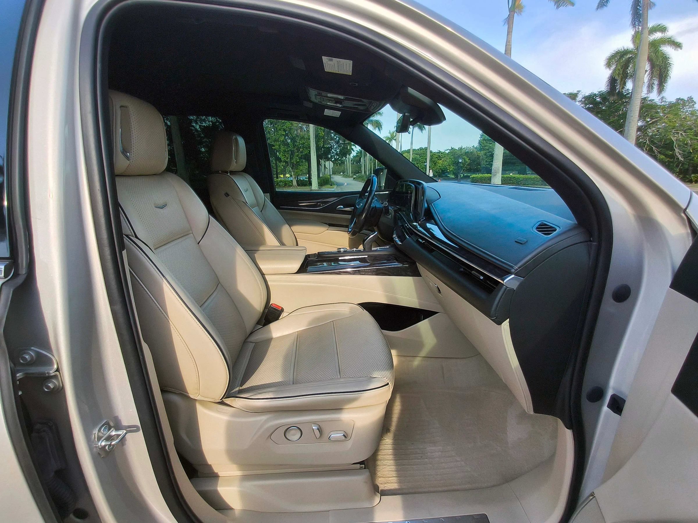 Used 2021 Cadillac Escalade ESV Premium Luxury w/ Performance Package RWD image 39