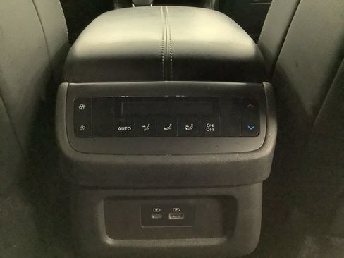 Used 2022 Nissan Pathfinder SL AWD/4WD image 17