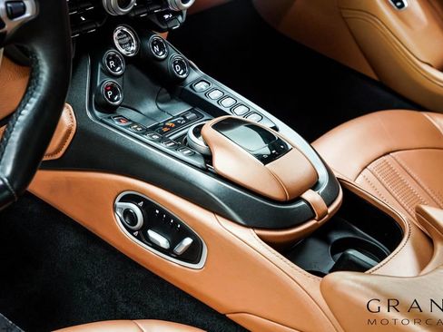 Used 2021 Aston Martin V8 Vantage Roadster RWD image 21