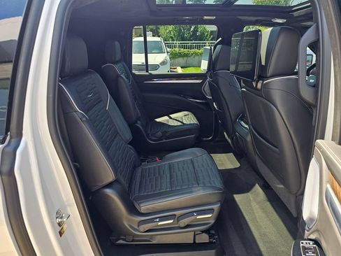 Used 2025 Cadillac Escalade ESV Sport Platinum w/ LPO, ONYX Package AWD/4WD image 12